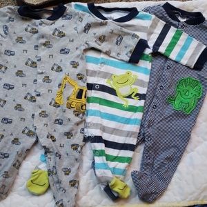 3/$12 ☆ Baby Boy Sleep n Play 3-6 months